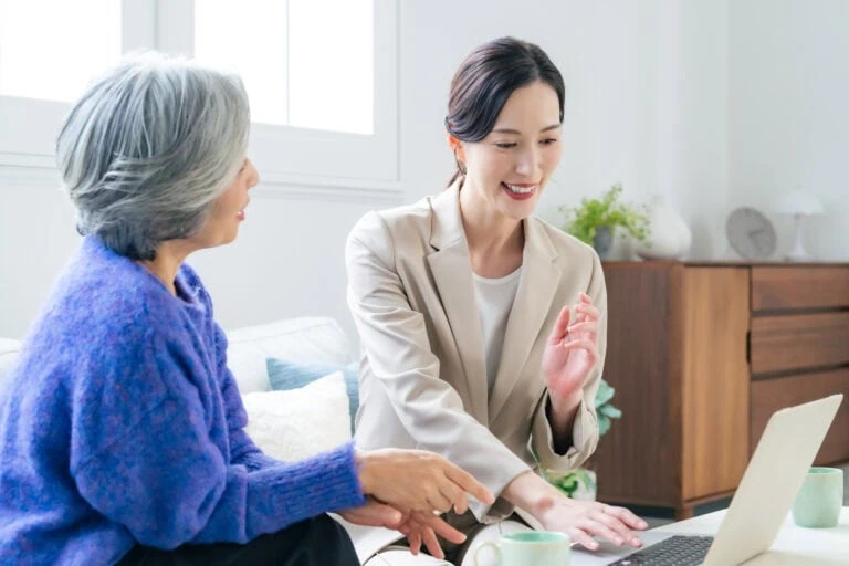 reverse mortgage for 55 and older, woman speaking with banker
